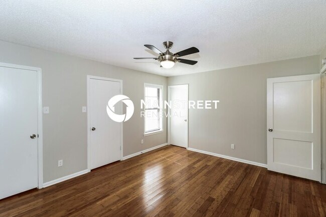Building Photo - 5 Bedroom Pet-Friendly Home in Memphis, TN with Main Street Renewal