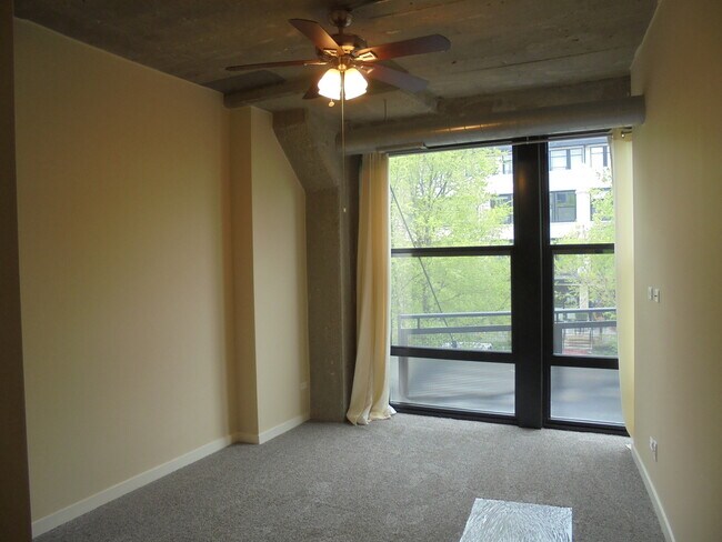 Building Photo - 1150 W 15th St