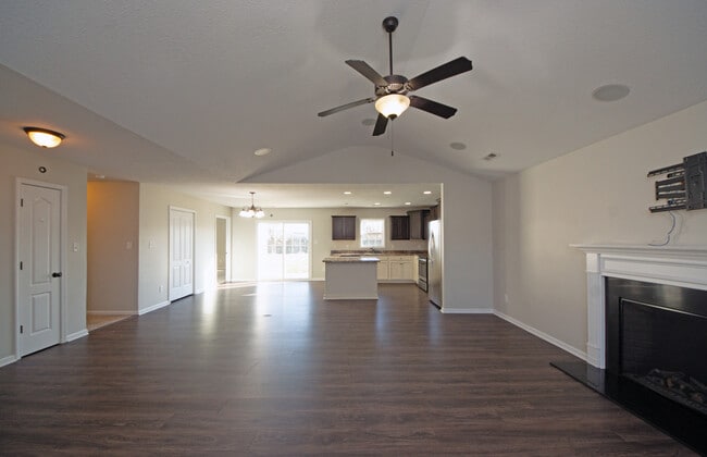 Building Photo - 300 Cadenza Ln