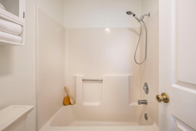 Building Photo - 844 Maria Ln