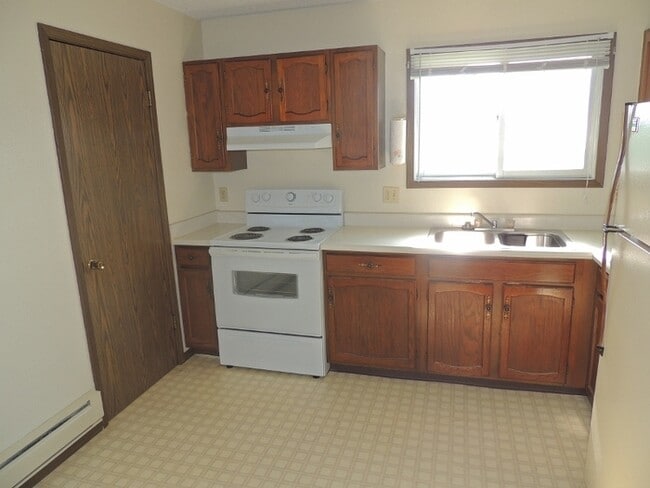 Building Photo - $995 | 2 Bedroom, 1 Bathroom Apartment | Cat Friendly | Available for August 1st, 2026 Move In!