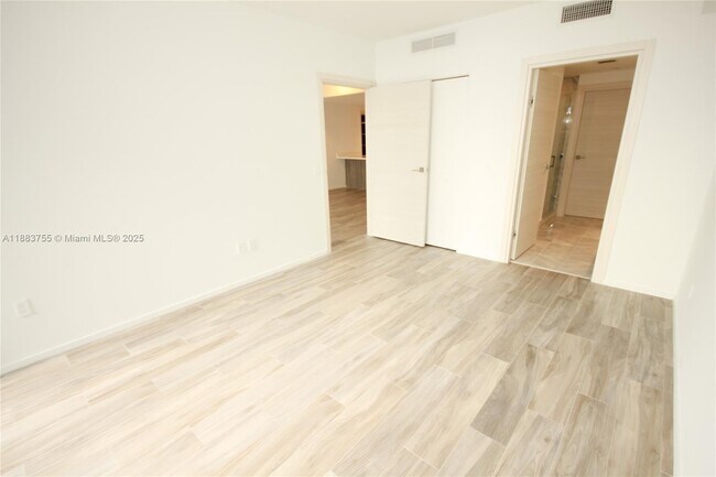 Building Photo - 801 S Miami Ave