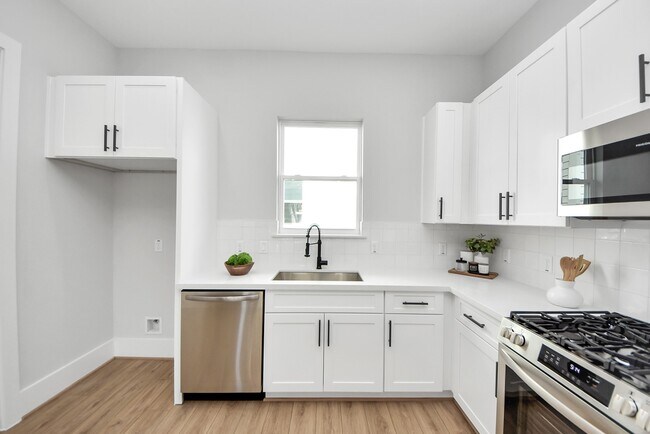 Building Photo - 4818 Cochran St