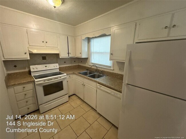 Building Photo - 144 S Ingleside Dr