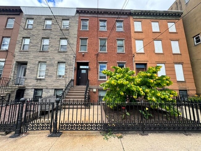 Building Photo - 270 3rd St