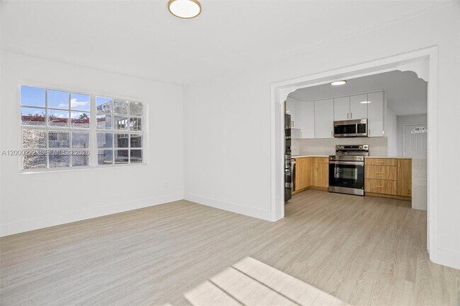 Building Photo - 6825 SW 12th St