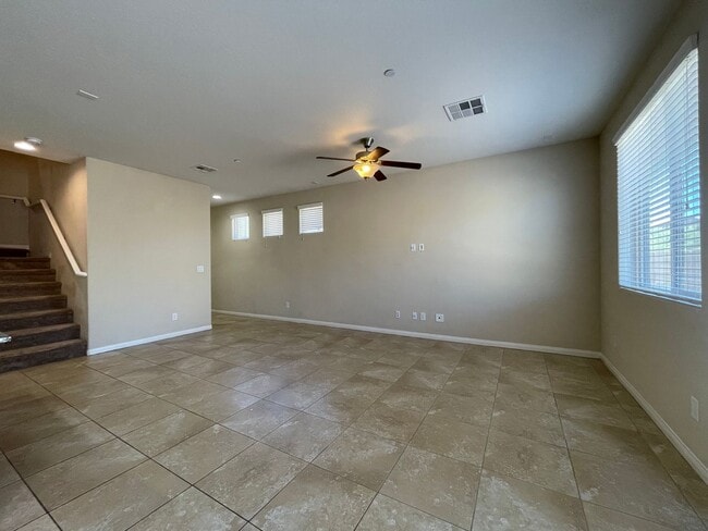 Building Photo - 4 BED 2.5 BATH 2 CAR GARAGE SINGLE FAMILY ...