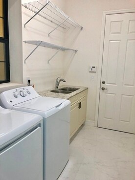 Building Photo - 13711 Callisto Ave