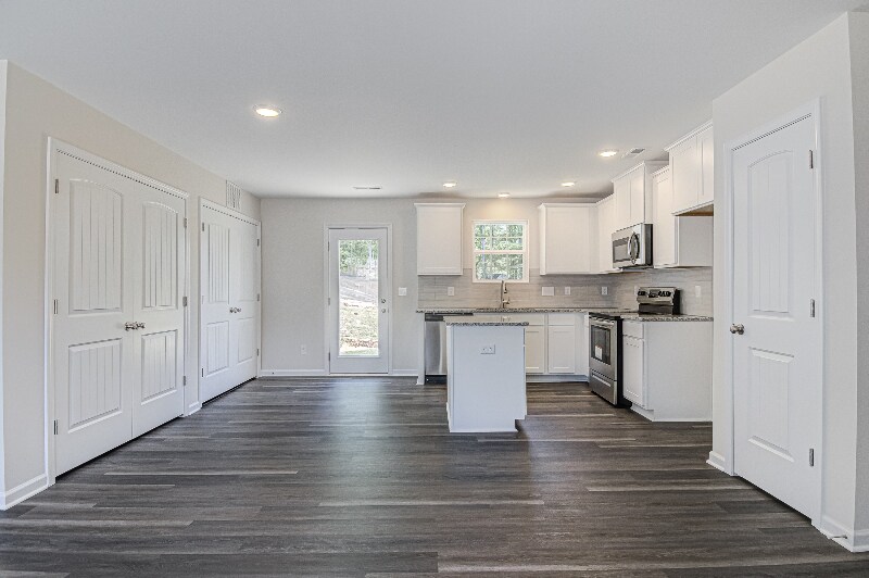 Building Photo - 1325 W Sedgefield Dr