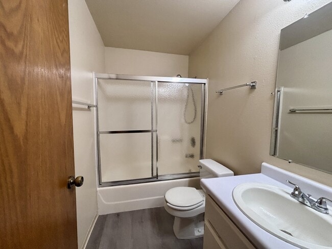 Building Photo - 307 Country View Ln