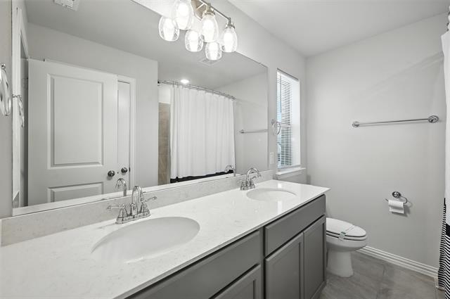 Building Photo - 700 Parkside Dr