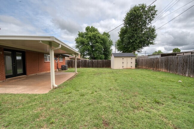 Building Photo - 301 Ellison St