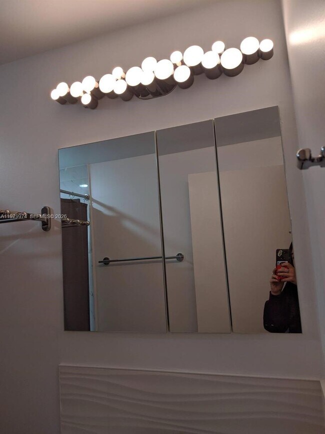 Building Photo - 12665 NE 16th Ave