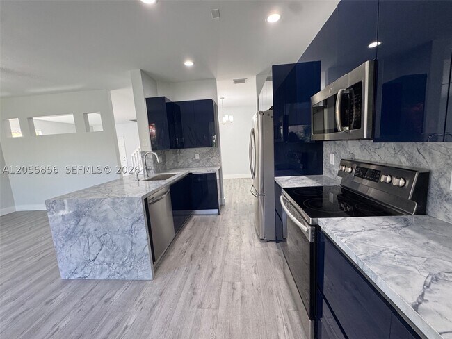 Building Photo - 4319 Greenbriar Ln