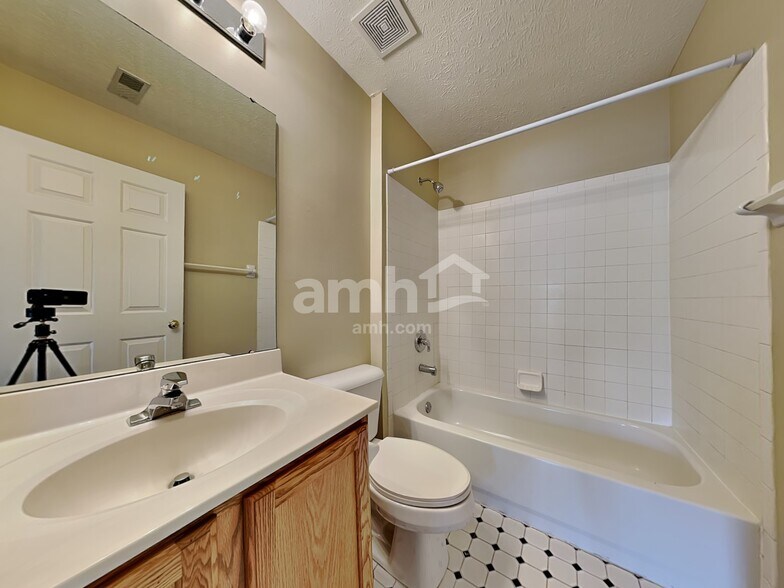 Building Photo - 251 Indian Pointe Dr