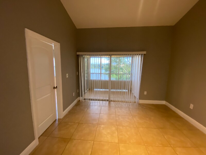Building Photo - 2803 N Oakland Forest Dr