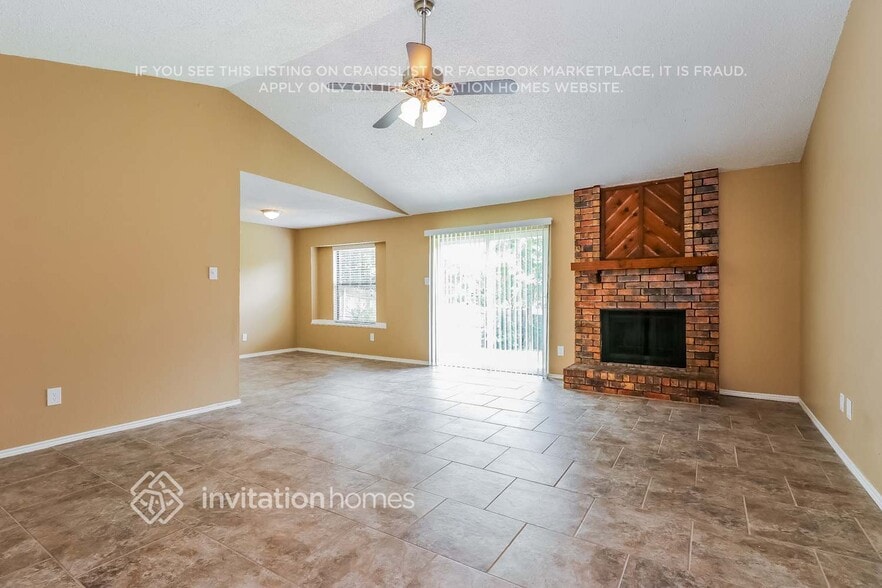 Building Photo - 6473 Green Ridge Dr