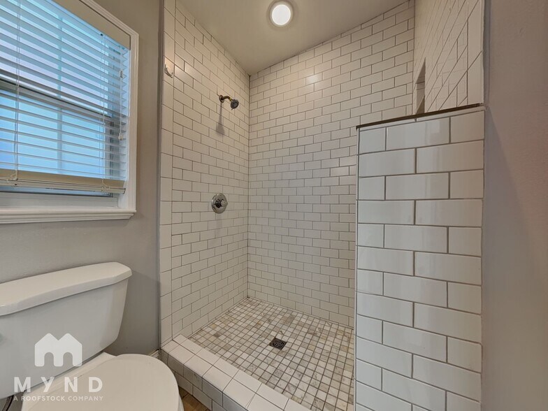 Building Photo - 3404 Leslie Dr