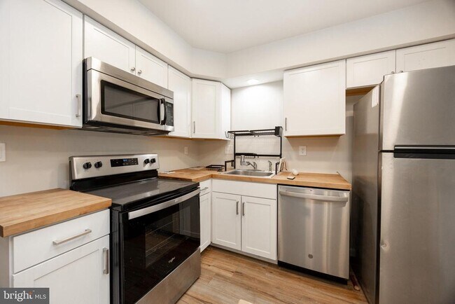 Building Photo - 1104 St Michaels Ct