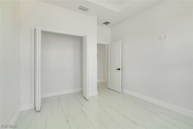 Building Photo - 4725-4727-4727 27th St SW