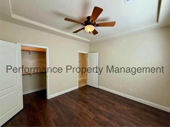 Building Photo - 12520 Crown Crest Dr