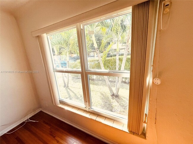 Building Photo - 503 SW 19th Ave