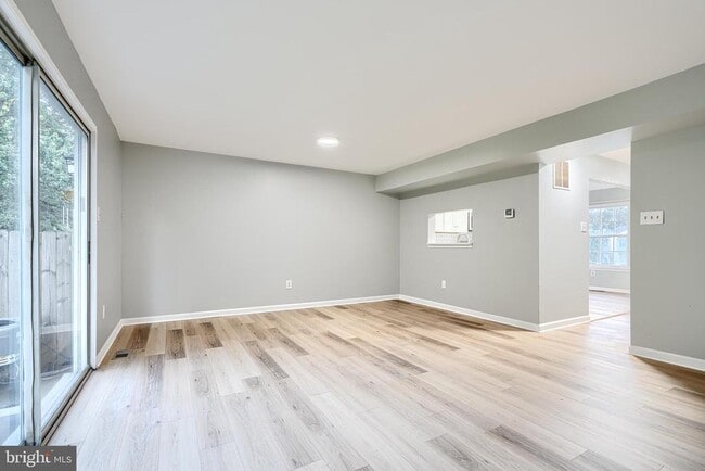 Building Photo - 28 Sandstone Ct