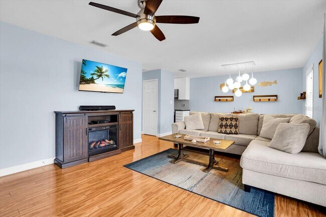 Building Photo - 101 Pompano Dr SE