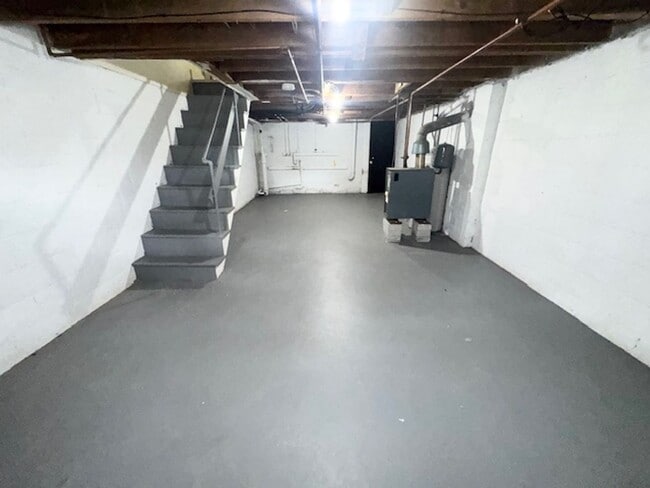 Building Photo - 2 Bedroom Townhome