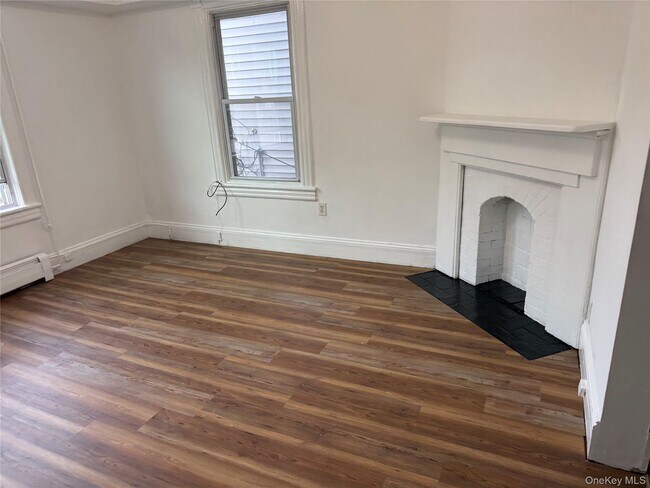 Building Photo - 245 Hudson St