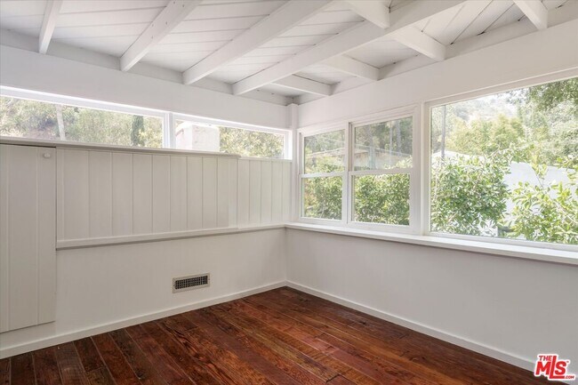 Building Photo - 2030 Laurel Canyon Blvd