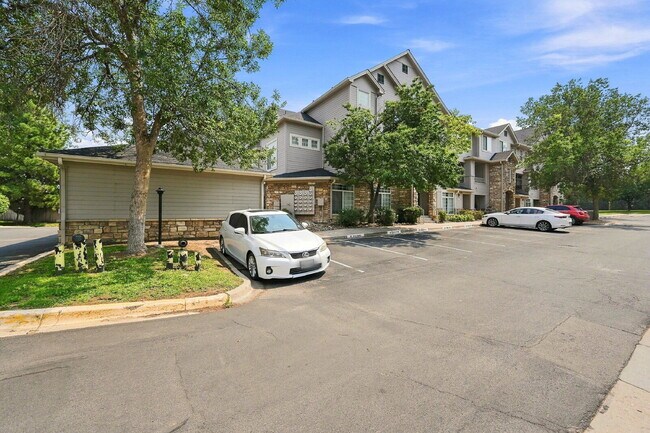 Building Photo - $2,030.95, 2 Beds - 2.5 Bath, Condo in Denver with Central A/C!