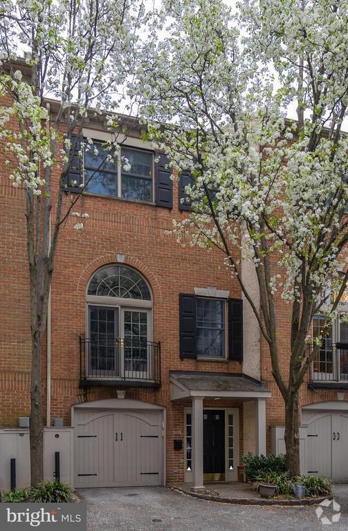 Building Photo - 216 Christian St