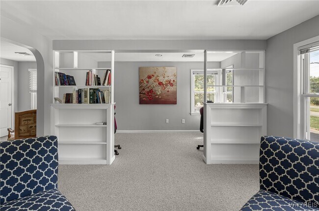 Building Photo - 273 Division St