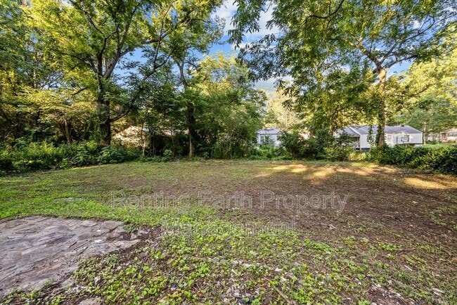 Building Photo - 829 Meadowbrook Dr