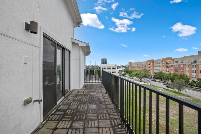 Building Photo - 1614 Hazel St