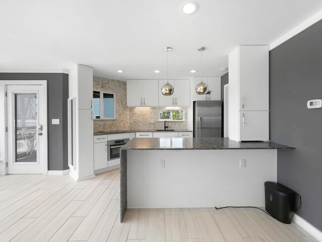 Building Photo - 5084 Atlantic View
