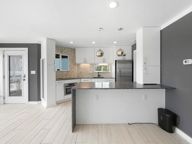 Building Photo - 5084 Atlantic View