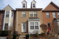 Building Photo - 3 Bed 3.5 Bath Townhome Close to Quantico