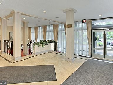 Building Photo - 4390 Lorcom Ln