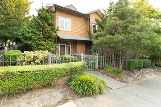 Building Photo - 2 bedroom in Seattle WA 98122