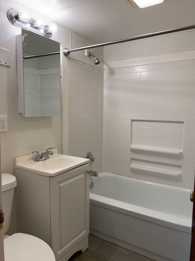 Building Photo - STUDENTS WELCOME! Cute 3-Bedroom / 1-Bath Home w/ Spacious Fenced Yard