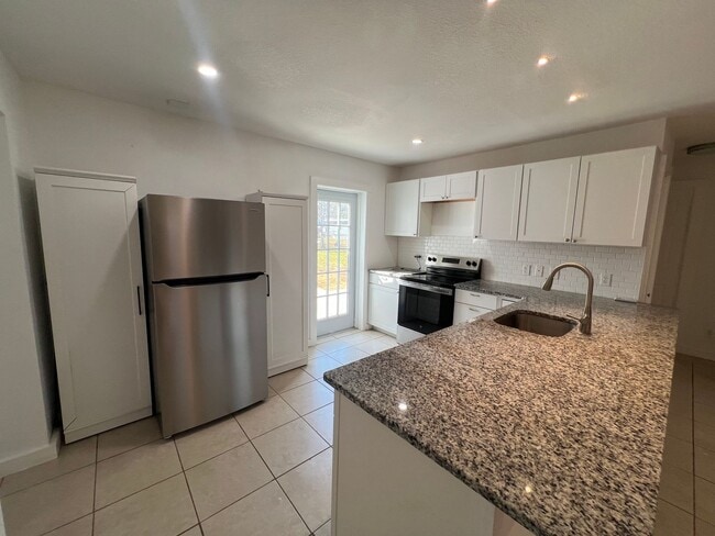 Building Photo - Charming 3-Bed / 2-Bath Renovated Rental in Washington Shores – Prime Orlando Location!