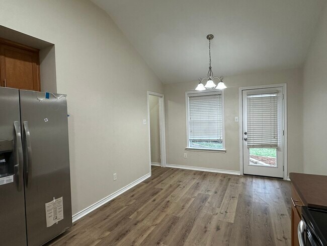 Building Photo - 9000 Eastwood Ave