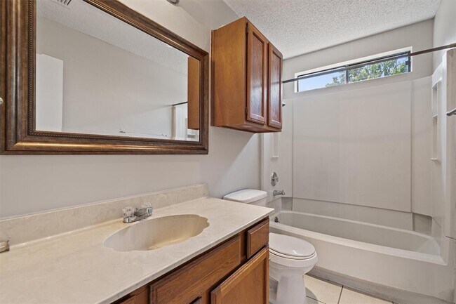 Building Photo - 13357 Water Oak Ln