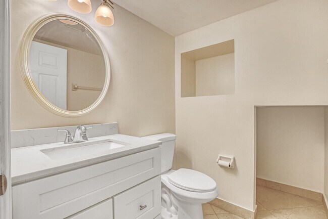Building Photo - 8982 Indian River Run S