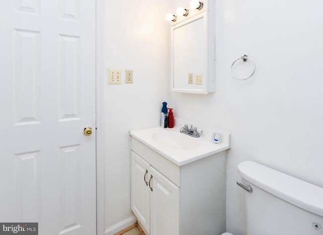 Building Photo - 5005 D St SE