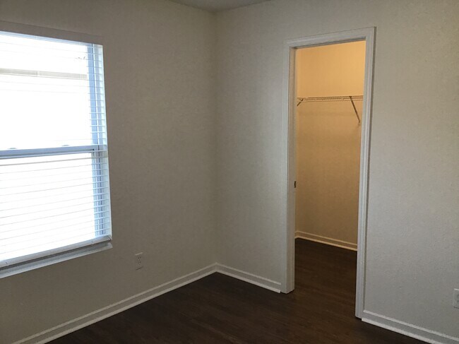 Building Photo - 14258 Marilyn Rd