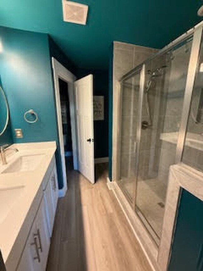 Building Photo - 3 Bed, 2.5 Bath Townhome Available in Greenville