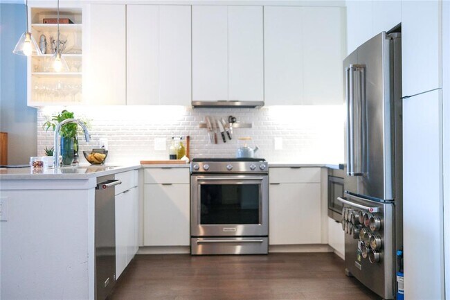 Building Photo - 900 S 1st St